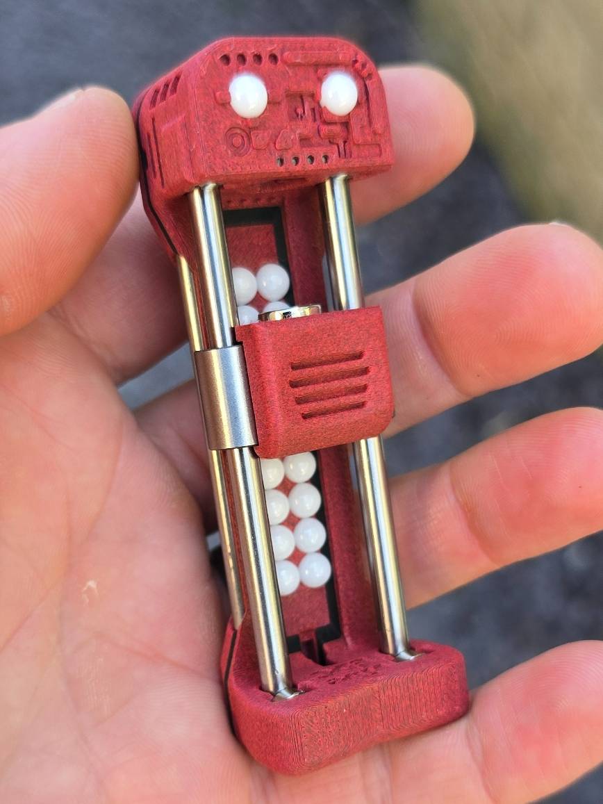 Latchet in red